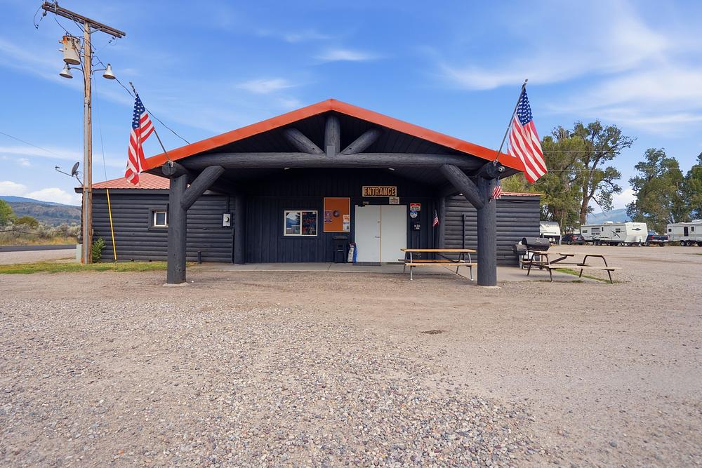 Covered Wagon Saloon Rv Park